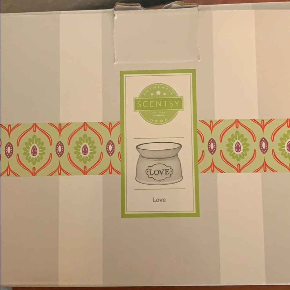 Scentsy love warmer